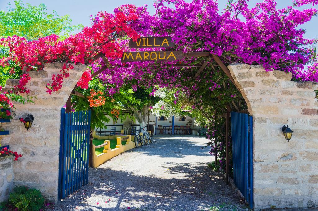 Villa Marqua Kalavarda Bagian luar foto